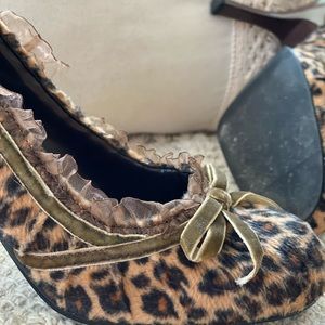 Wild Diva Leopard Pumps 🐆
